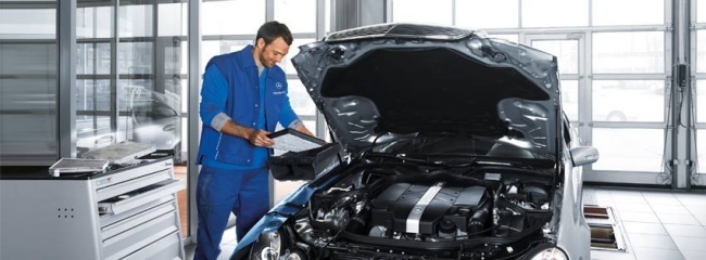 Curso na Mercedes-Benz. Com um pé no futuro e outro no acelerador.